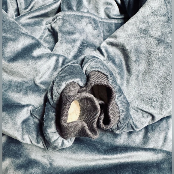 The Comfy Original JR Oversized Microfiber & Sherpa Wearable Blanket: Youth - Picture 5 of 6